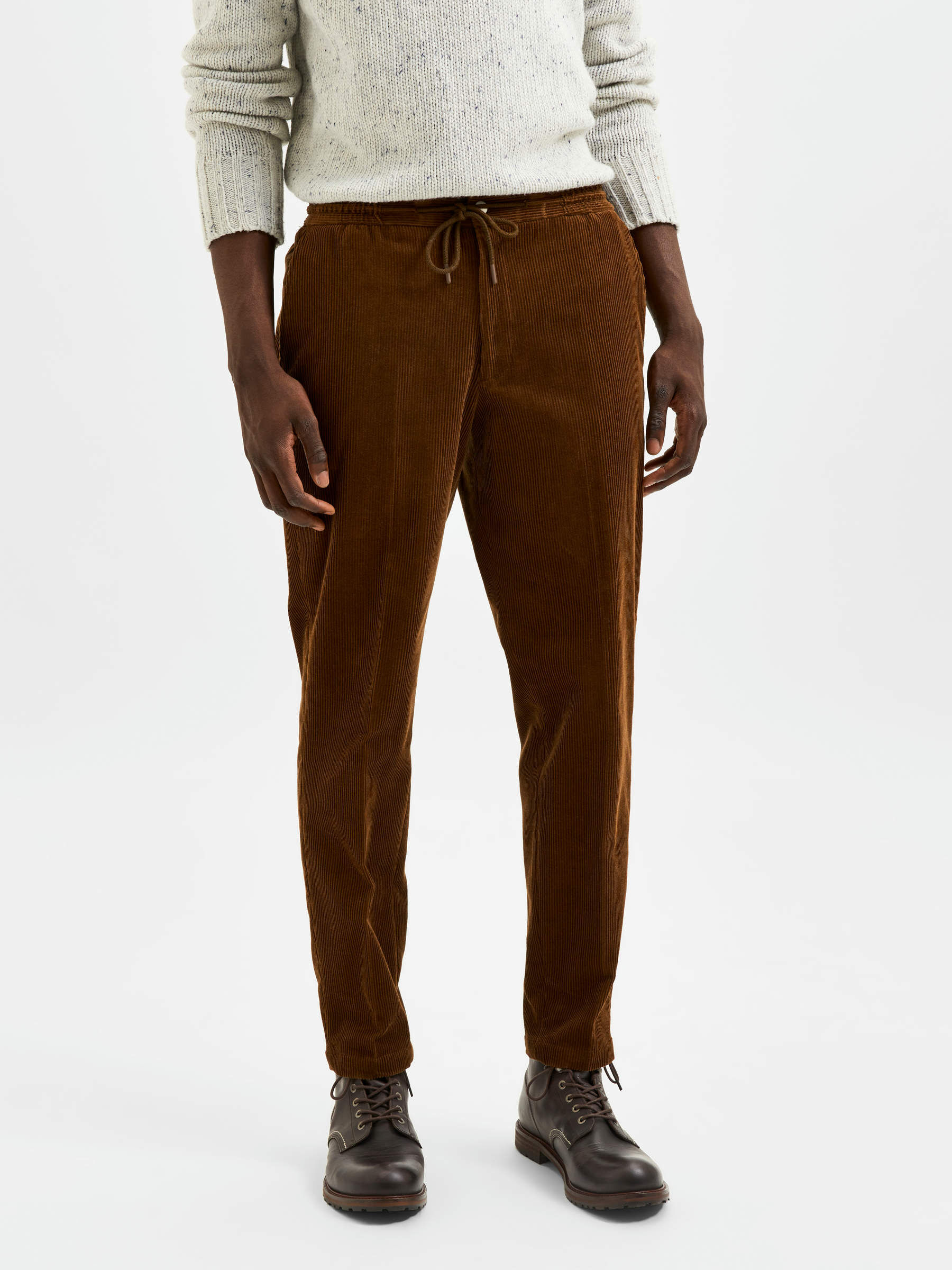 SLIM TAPERED PANTALONES Cafe SELECTED HOMME