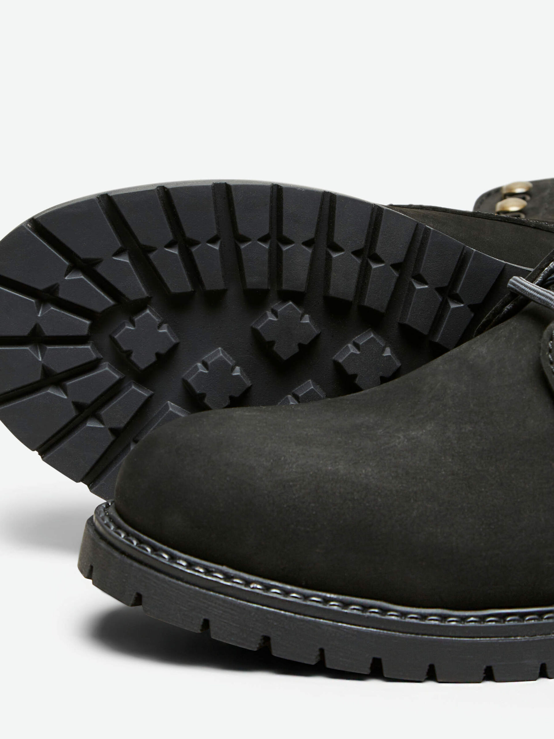 nubuck walking shoes