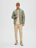 Selected MATELASSAGE RE:DOWN® VESTE BOMBER, Vetiver, highres - 16087387_Vetiver_005.jpg