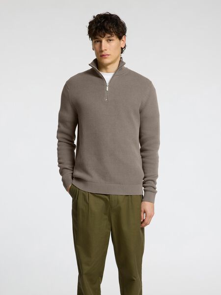 Selected HALF-ZIP JUMPER, Morel, highres - 16092601_Morel_003.jpg