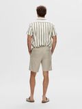 Selected REGULAR FIT SHORTS, Pure Cashmere, highres - 16092722_PureCashmere_004.jpg