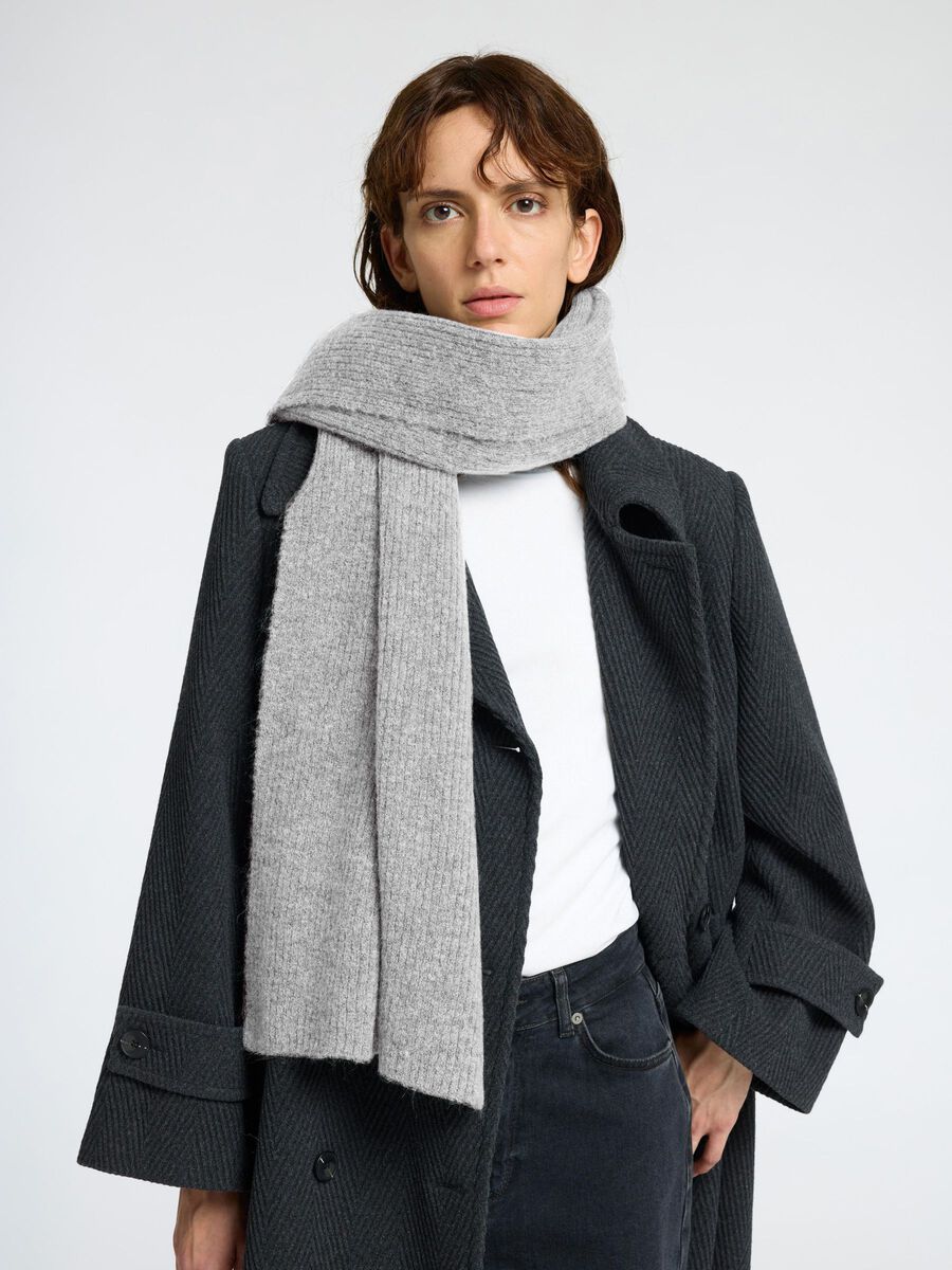 Selected RIBBED WOOL BLEND SCARF, Light Grey Melange, highres - 16091496_LightGreyMelange_003.jpg