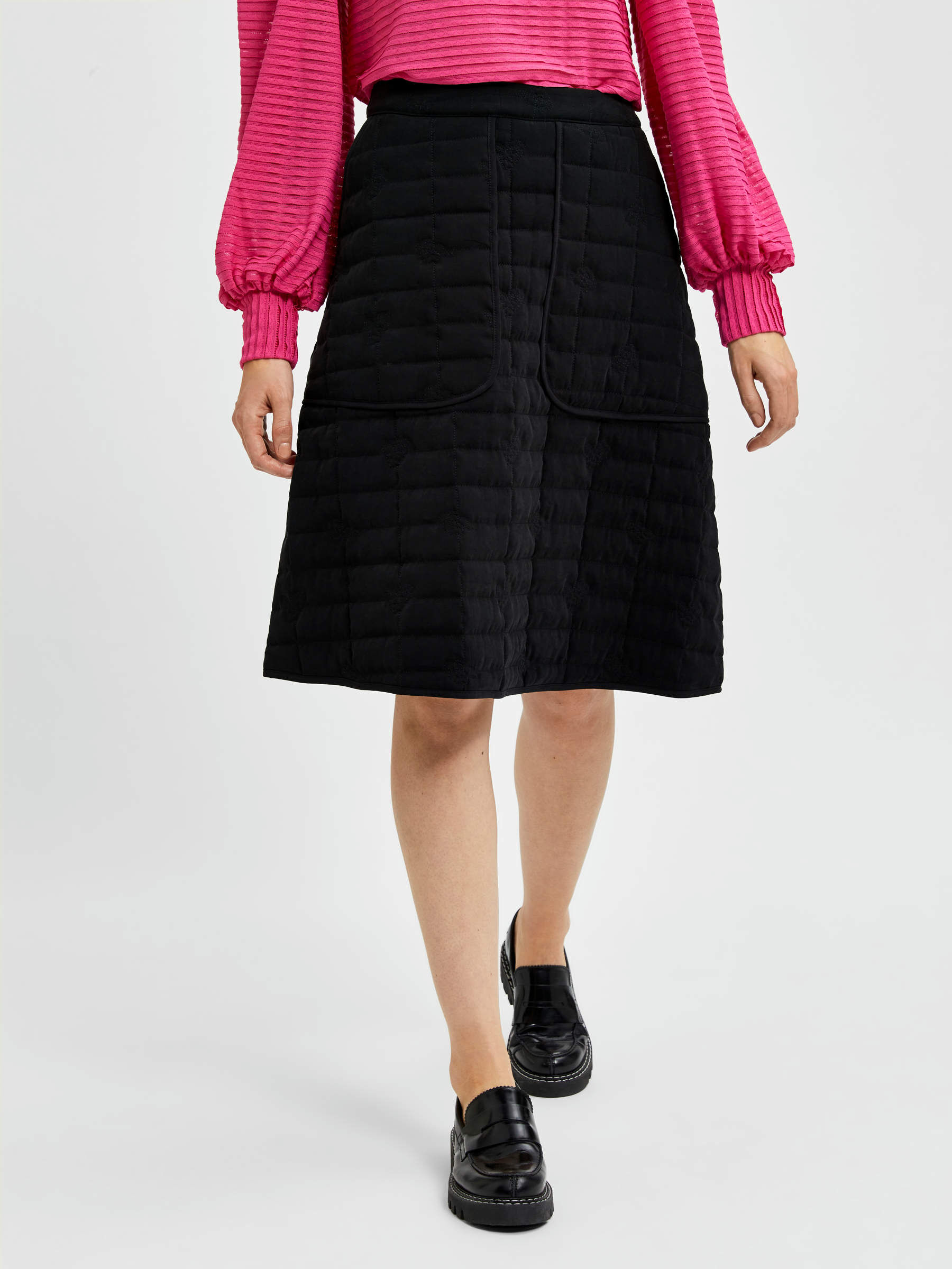 Black knee length best sale skirt quilt