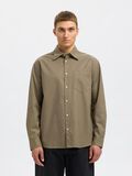 Selected À COUPE DÉCONTRACTÉE EN SERGÉ CHEMISE, Vetiver, highres - 16096877_Vetiver_003.jpg