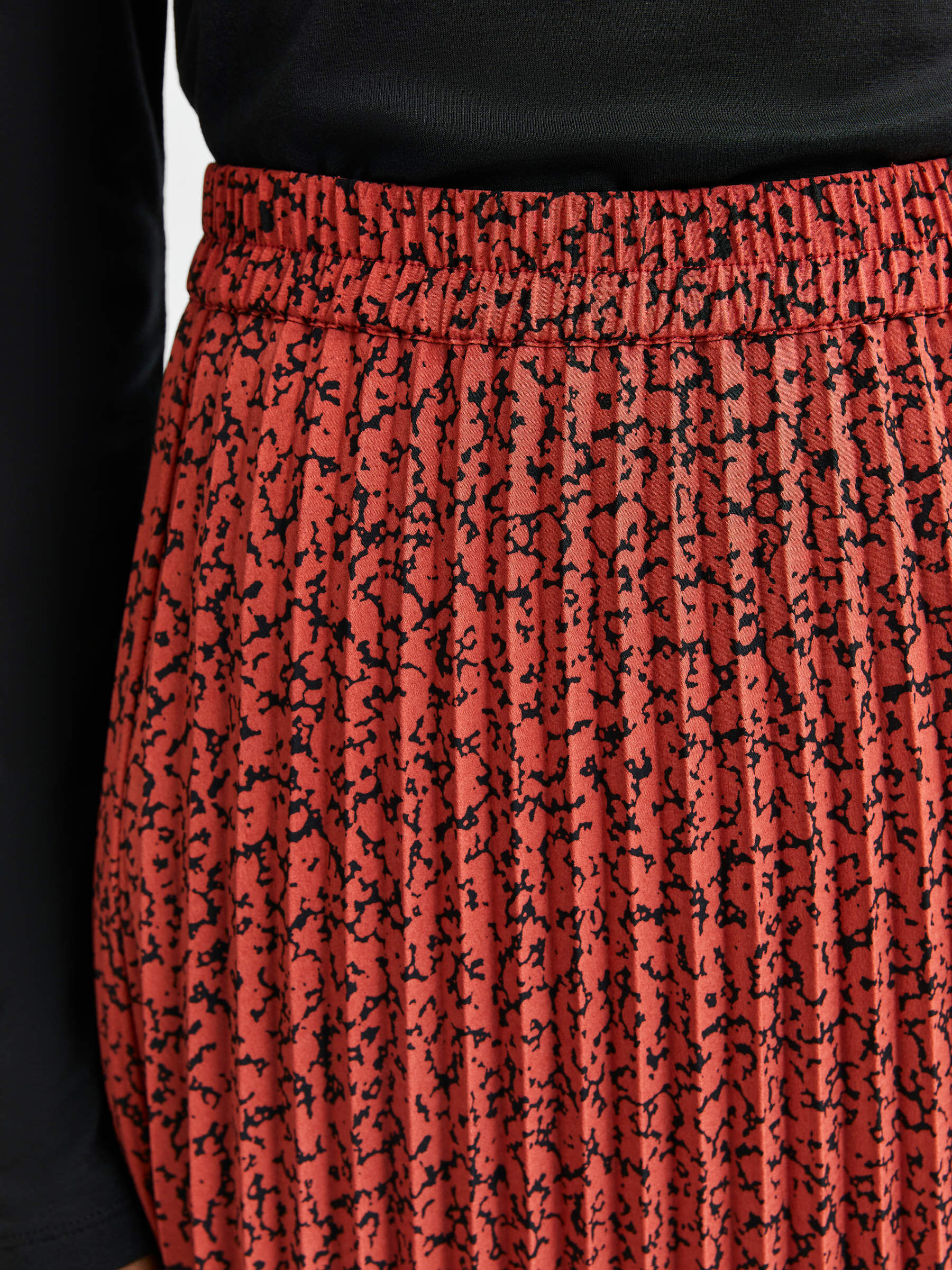 Petite allover print pleated skirt | Selected