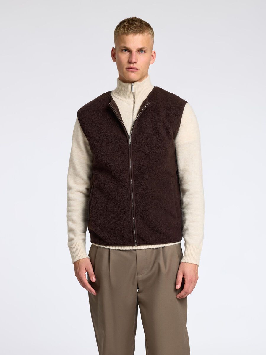 Selected TEDDY GILET, Chocolate Torte, highres - 16097181_ChocolateTorte_003.jpg