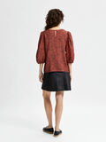 Selected PLEATED VOLUMINOUS SLEEVES TOP, Chili Oil, highres - 16081202_ChiliOil_881697_004.jpg