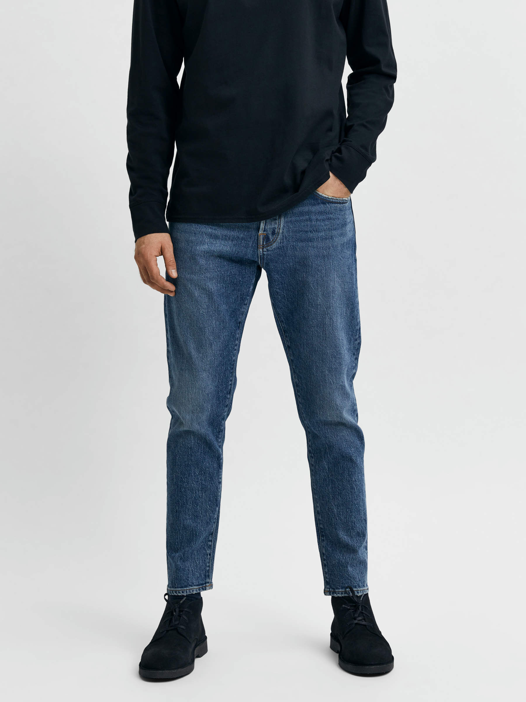 3070 - COMFORT STRETCH MEDIUM BLUE SLIM FIT JEANS (Blue) | Selected®