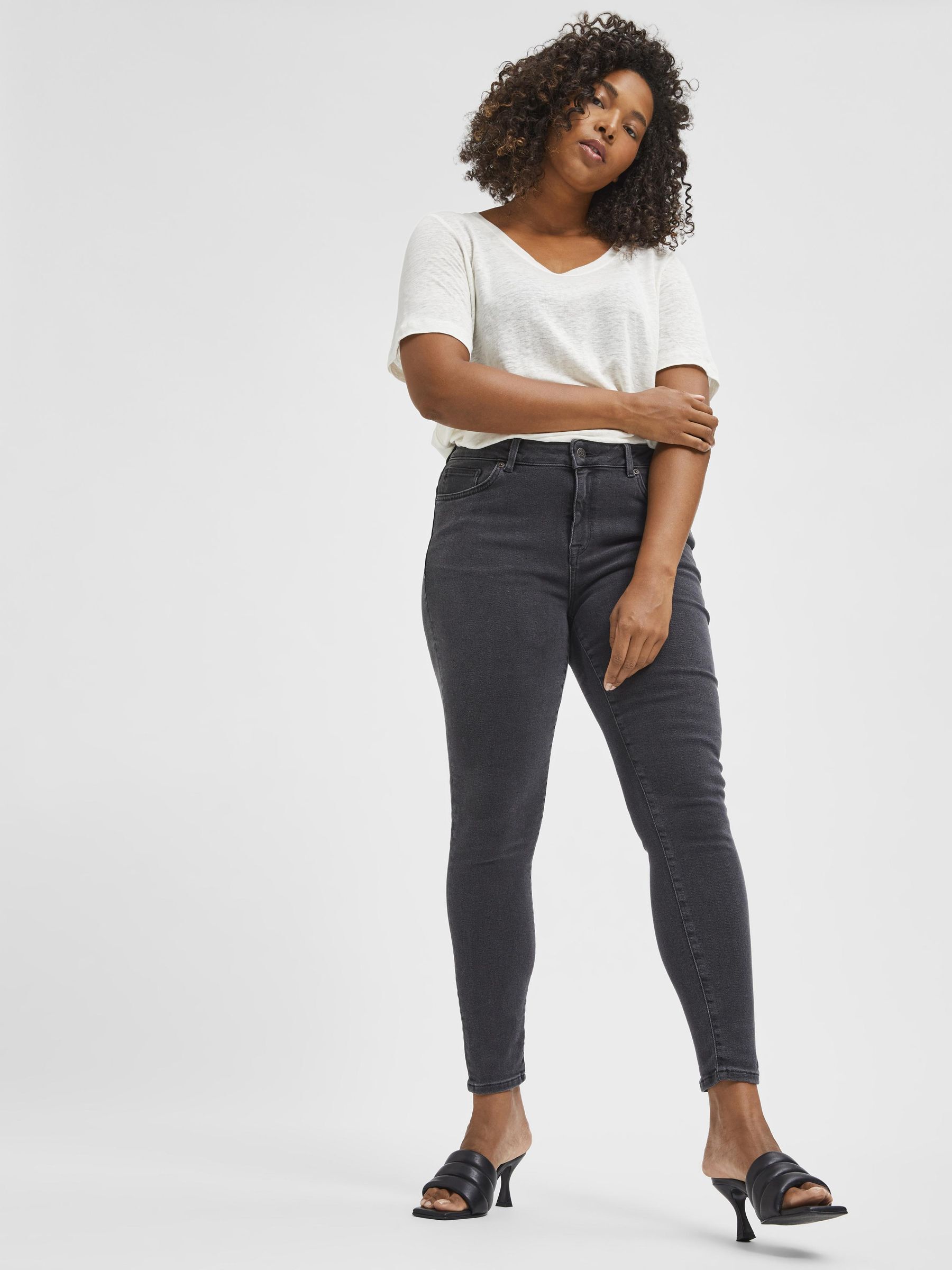 Black t shirt and grey jeans discount