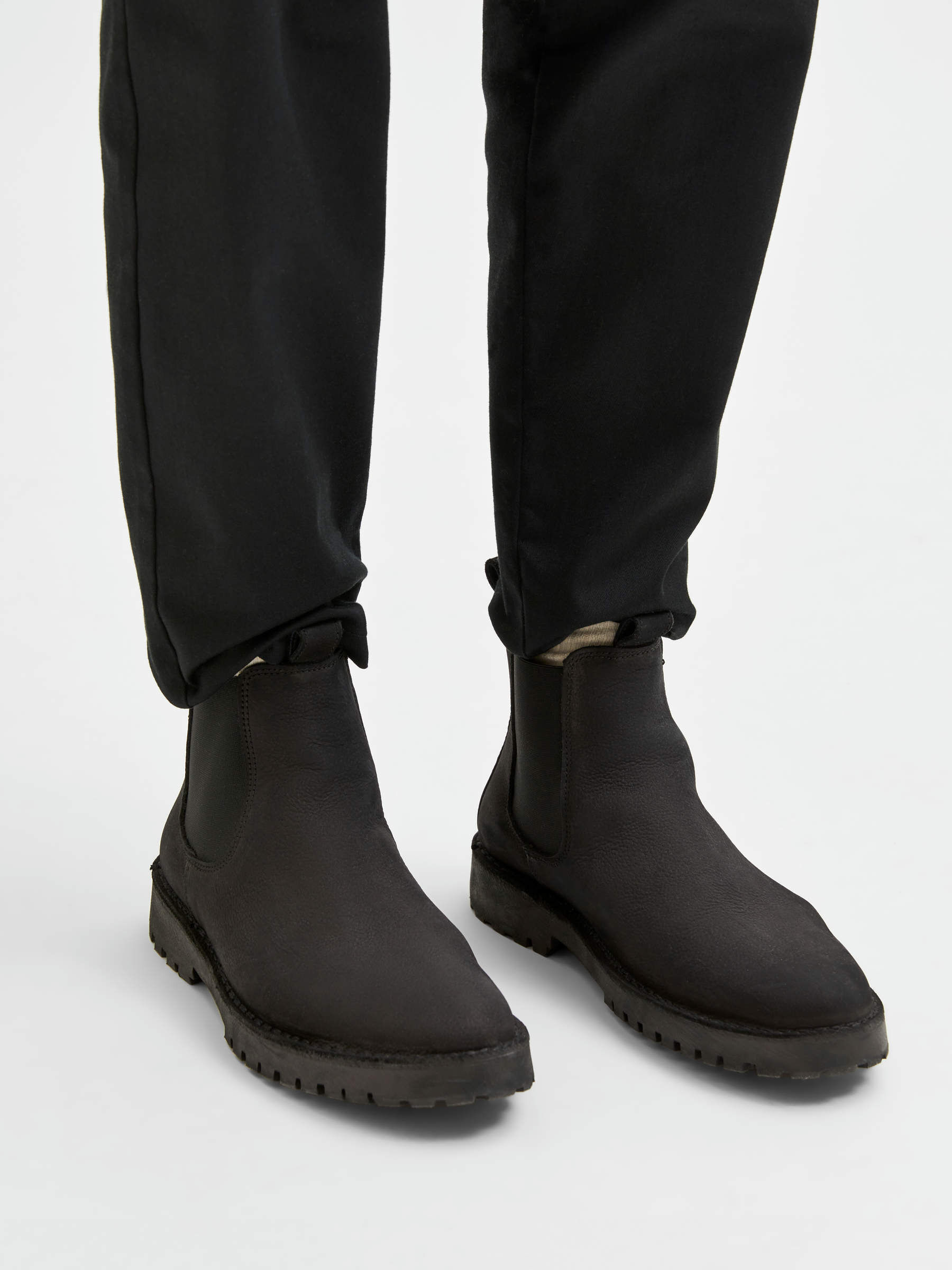 NUBUCK LEATHER CHELSEA BOOTS Black SELECTED HOMME