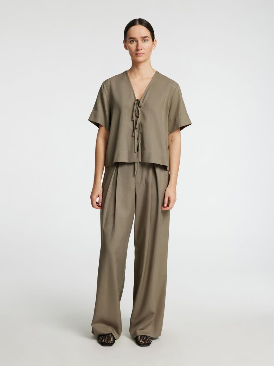 Shop the Look - slfpsy2025w11monmar38_1741616070912_16096917_Vetiver_005.jpg