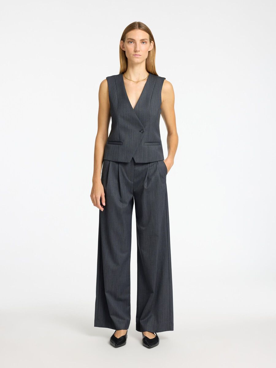 Shop the Look - slfpsy2024_content_nov_13_1747316569117_16095681_SteelGray_005.jpg