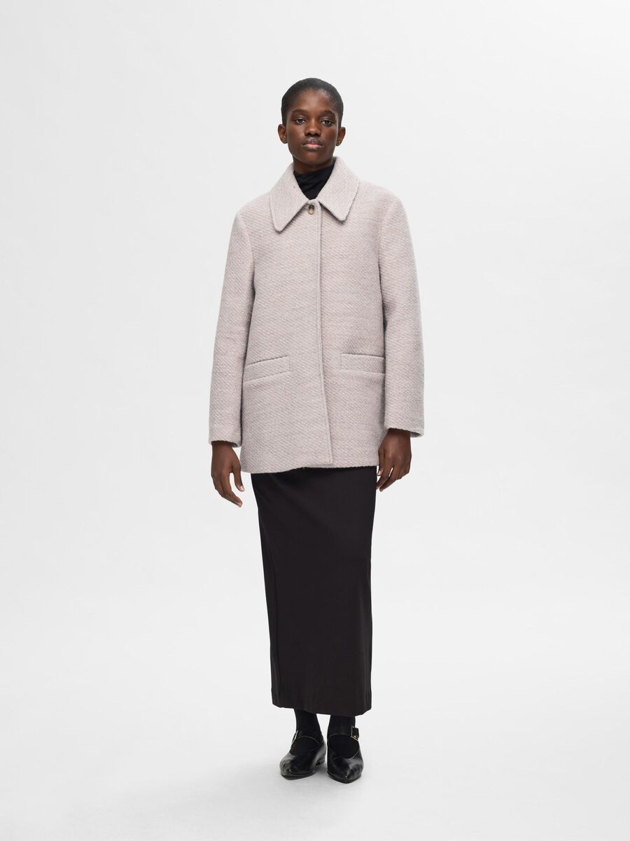 Shop the Look - slfpsy2024_content_oct_21_1747316570472_16094233_Dove_1112921_005.jpg