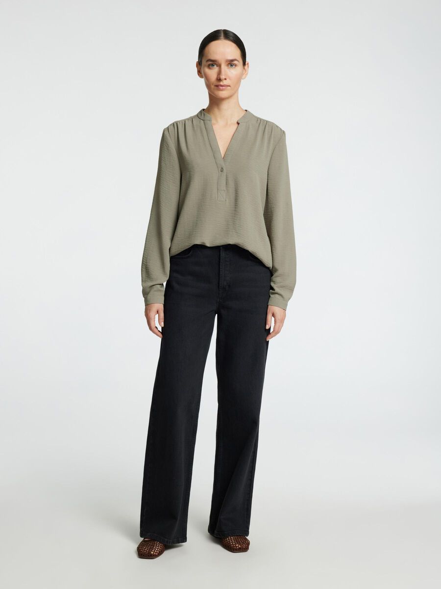 Shop the Look - slfpsy2025w11monmar25_1741614692751_16079688_Vetiver_005.jpg