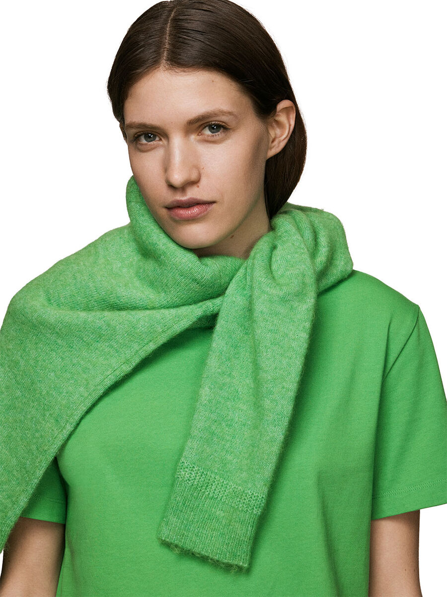 Shop the Look - slfpsy2024_content_jan_9_1705416174261_custom-0.jpg