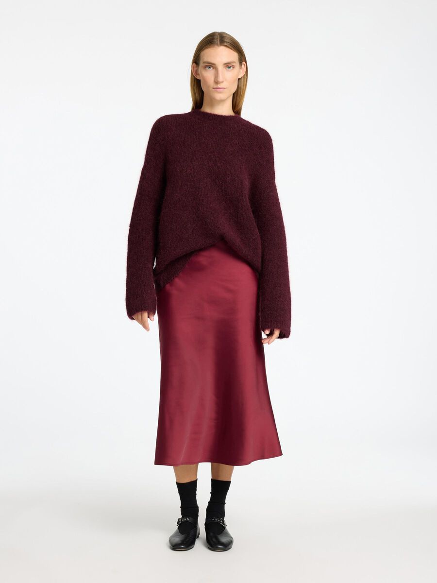 Shop the Look - slfpsy2024_content_nov_14_1747316569172_16095599_Zinfandel_005.jpg