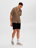 Shop the Look - slhpsy2023w16wedapr36_16090758_Vetiver_005.jpg