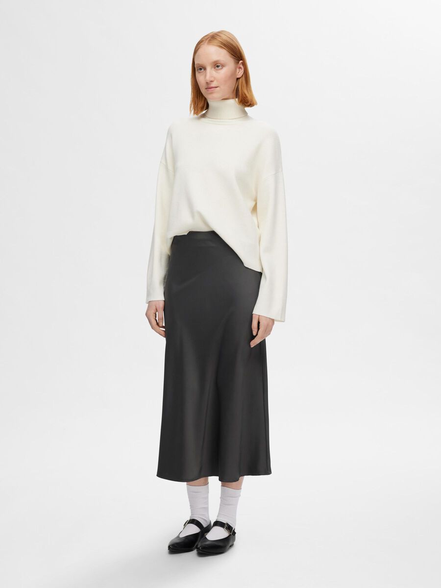 Shop the Look - slfpsy2024w20tuemay5_1715677863129_16091486_VolcanicAsh_005.jpg